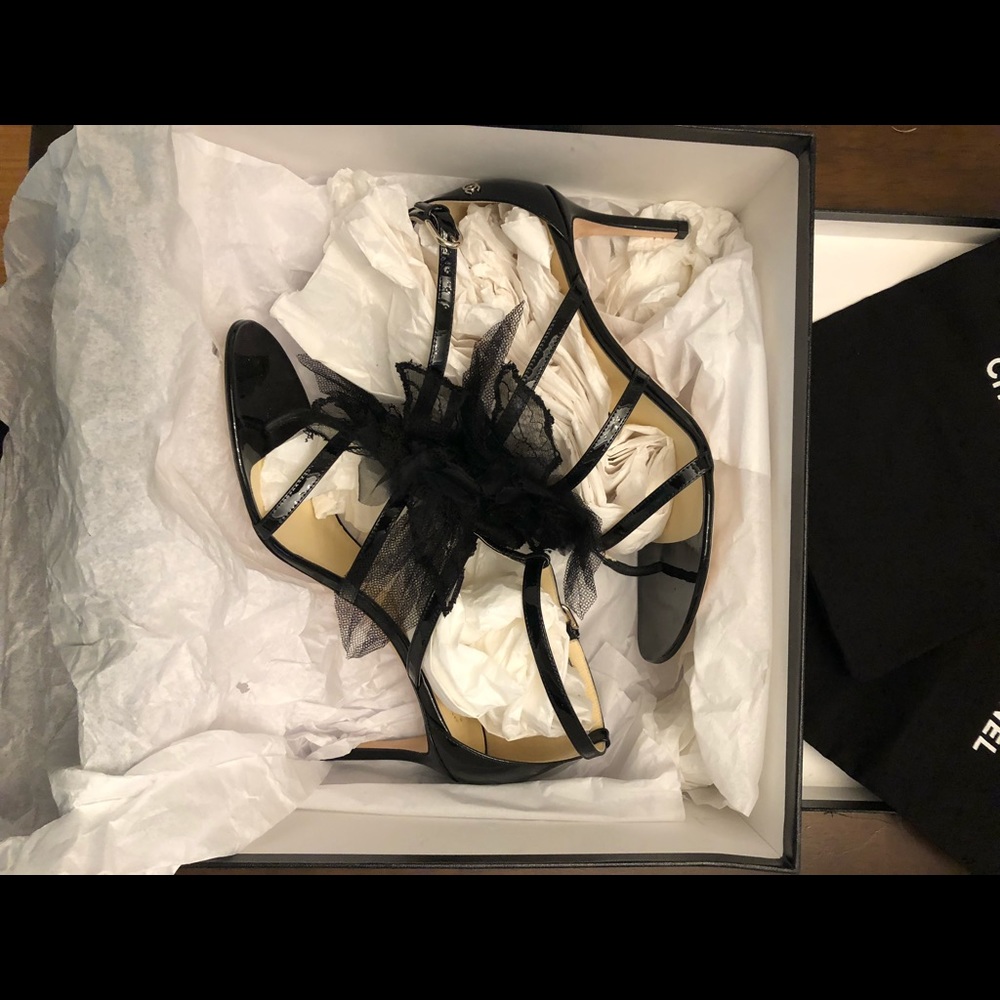 NWT!! Chanel 2017 RUNWAY Camellia Heels w/socks